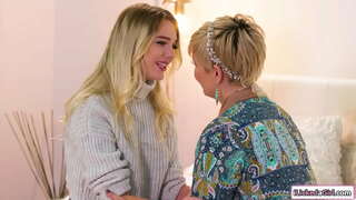 ́� 가슴 섹시한중년여성 엉덩이 핥으로 작은 가슴 레즈비언 babe