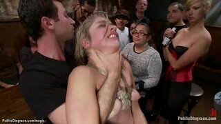 Blonde dominatrix Lorelei Lee ties gagged blonde kwi ngamodolo akhe kwaye canes wakhe kuba indimbane kwi-wonke ndawo ke Uyakobi Deen kwaye stranger gangbangs yakhe