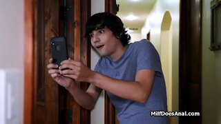 Dildo a la dutxa, profund anal al sofà