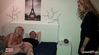 Horny MILF kun Mega Paruoj kaptita via plej bona amiko kiam faranta ekstere kaj turnas al Trio pri paroli Horny MILF kun Mega Paruoj kaptita via plej bona amiko kiam faranta ekstere kaj turnas al Trio pri paroli